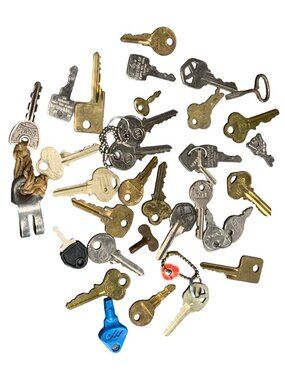 Vintage 32 Key Collection for Crafts & Decor